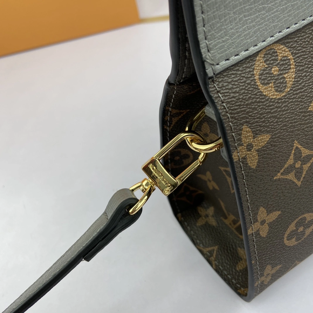 Louis Vuitton AAA Quality Messenger Bags For Women SmartChoice 9747