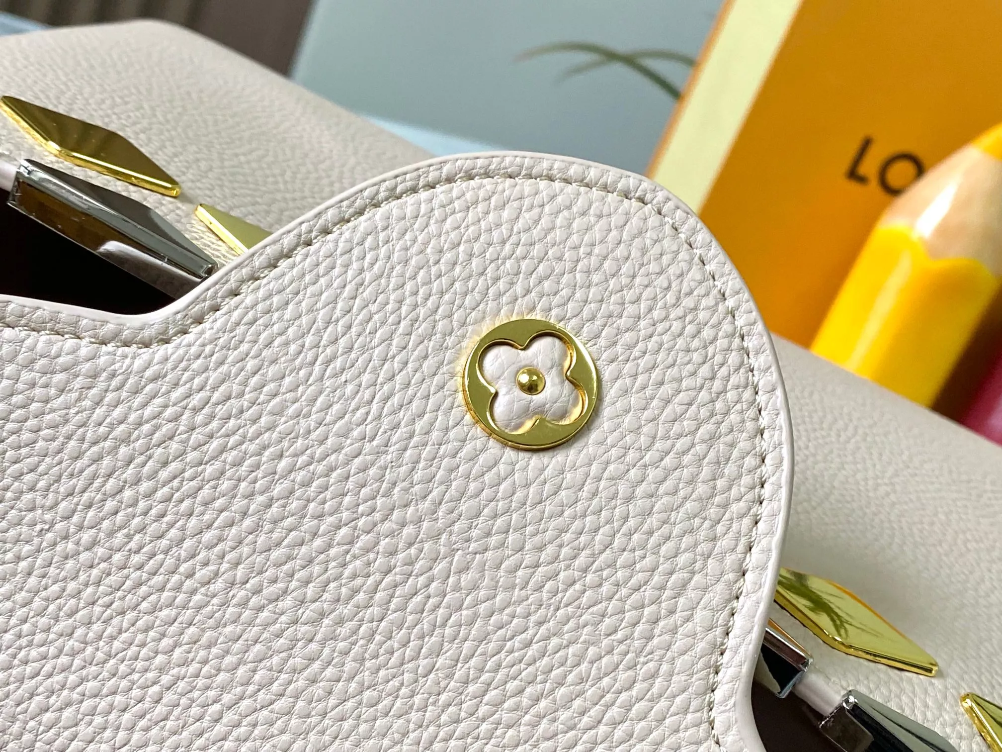 Louis Vuitton AAA Quality Messenger Bags For Women Soft 4081
