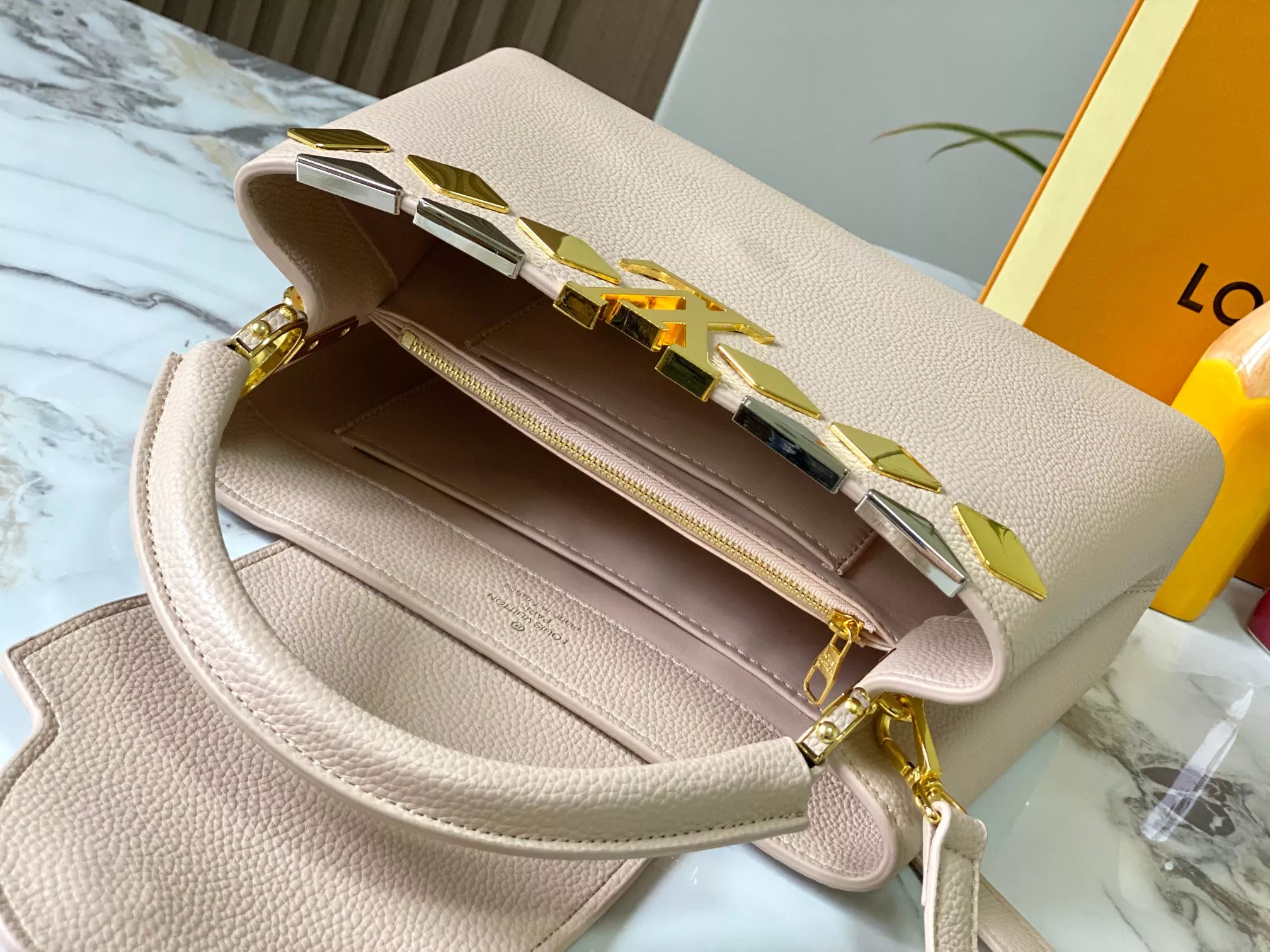 Louis Vuitton AAA Quality Messenger Bags For Women Soft 4081