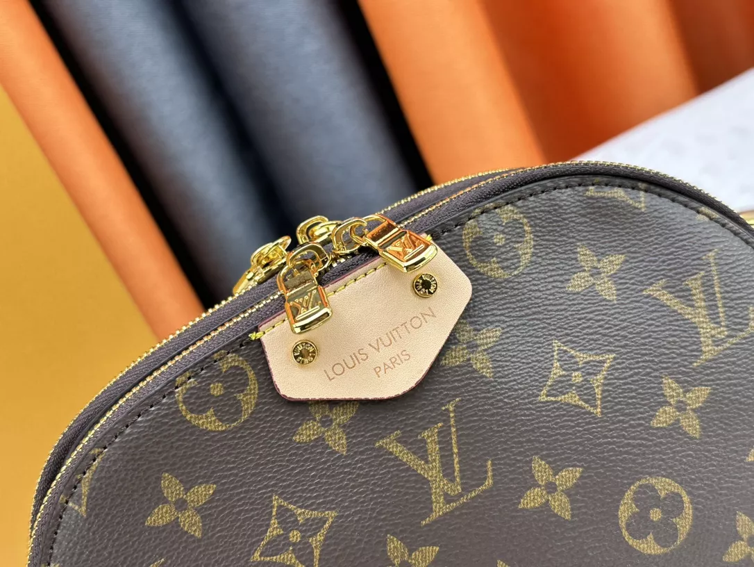 Louis Vuitton AAA Quality Messenger Bags For Women Soft 541