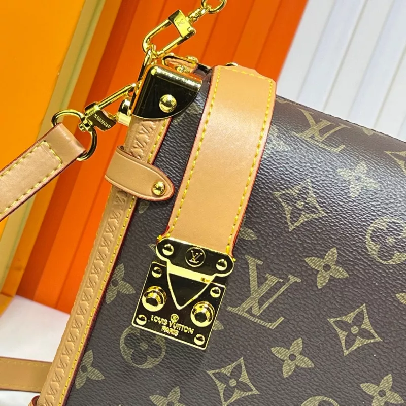 Louis Vuitton AAA Quality Messenger Bags For Women Soft 8459