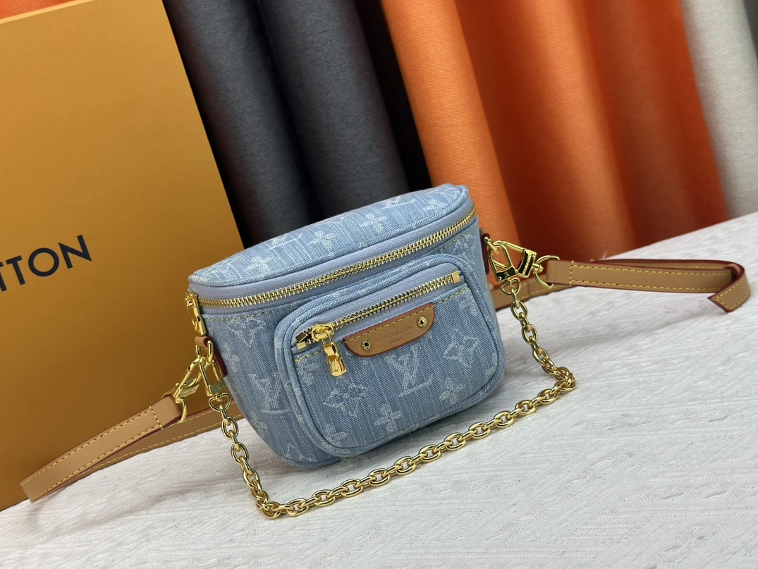Louis Vuitton AAA Quality Messenger Bags For Women Sophisticated 3706