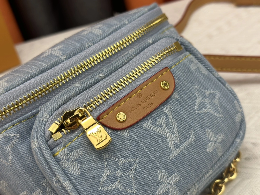 Louis Vuitton AAA Quality Messenger Bags For Women Sophisticated 3706