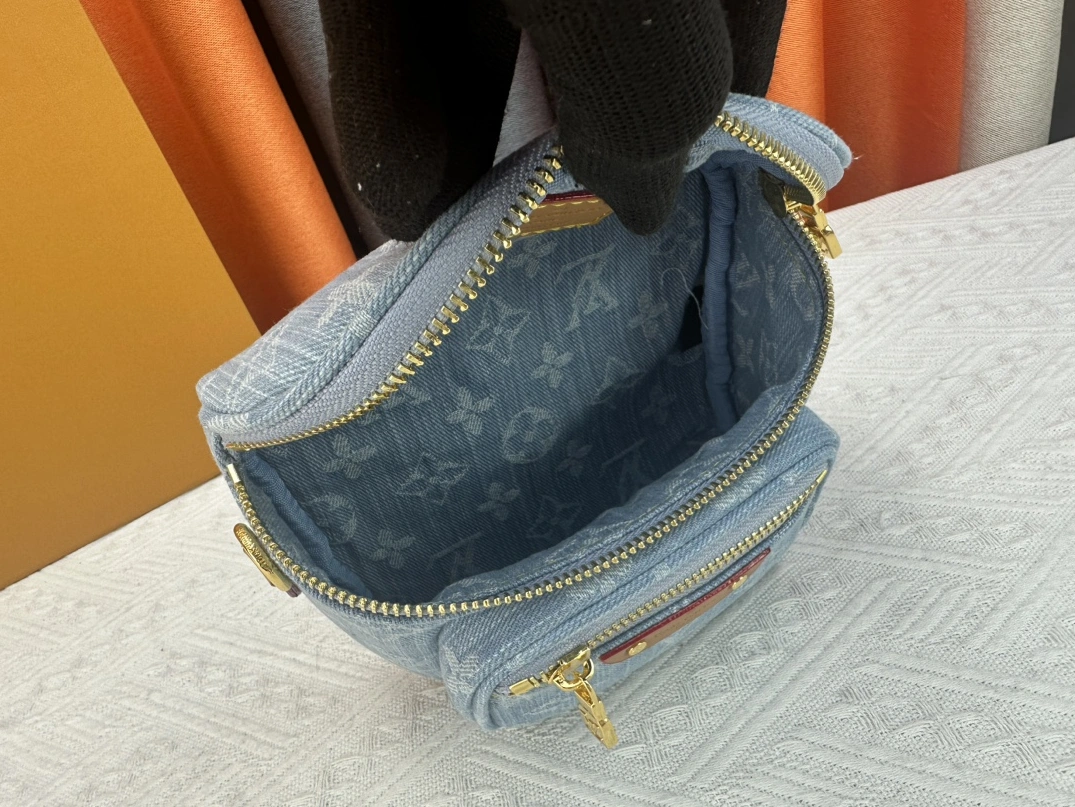 Louis Vuitton AAA Quality Messenger Bags For Women Sophisticated 3706