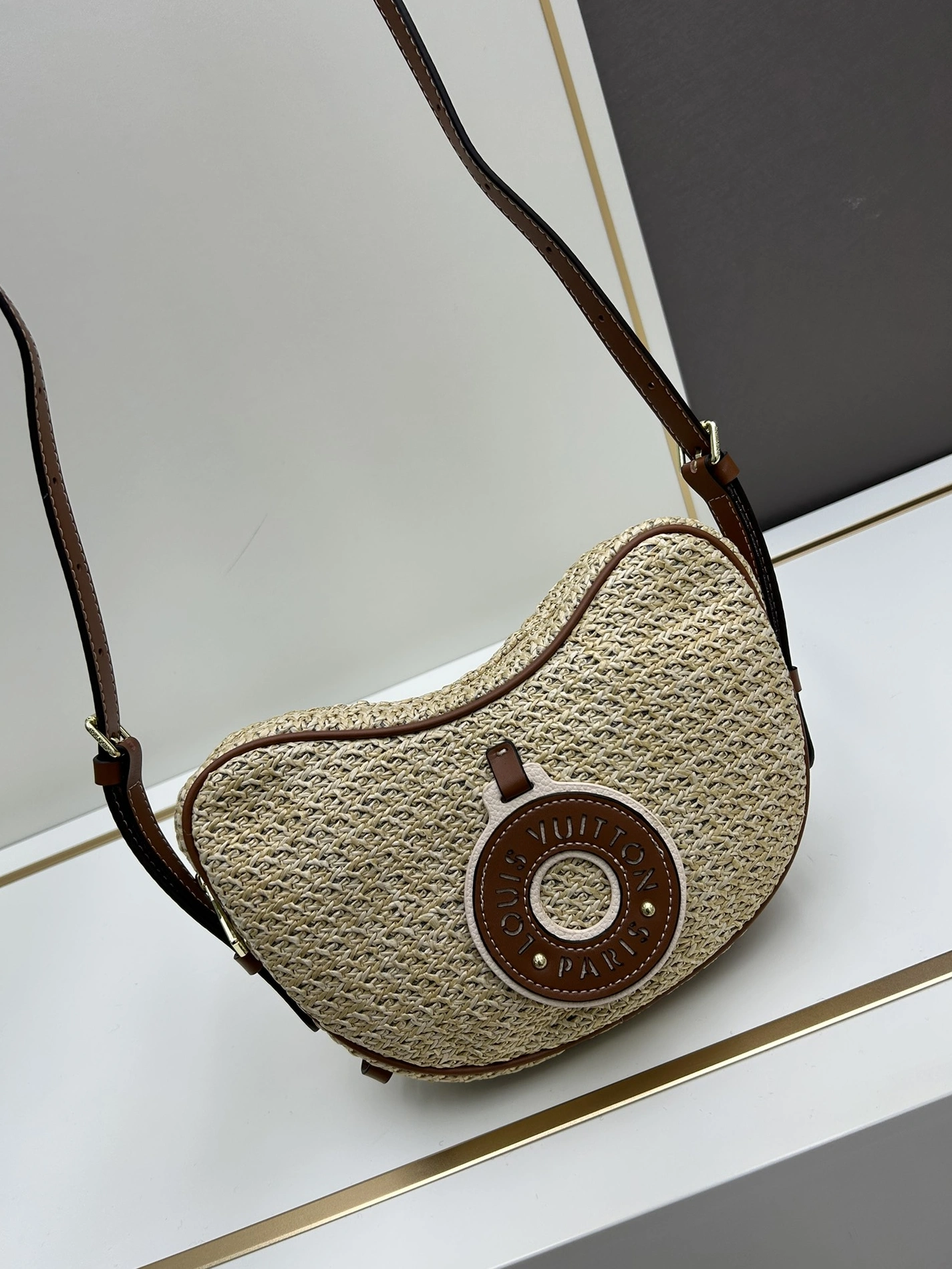 Louis Vuitton AAA Quality Messenger Bags For Women Sophisticated 603