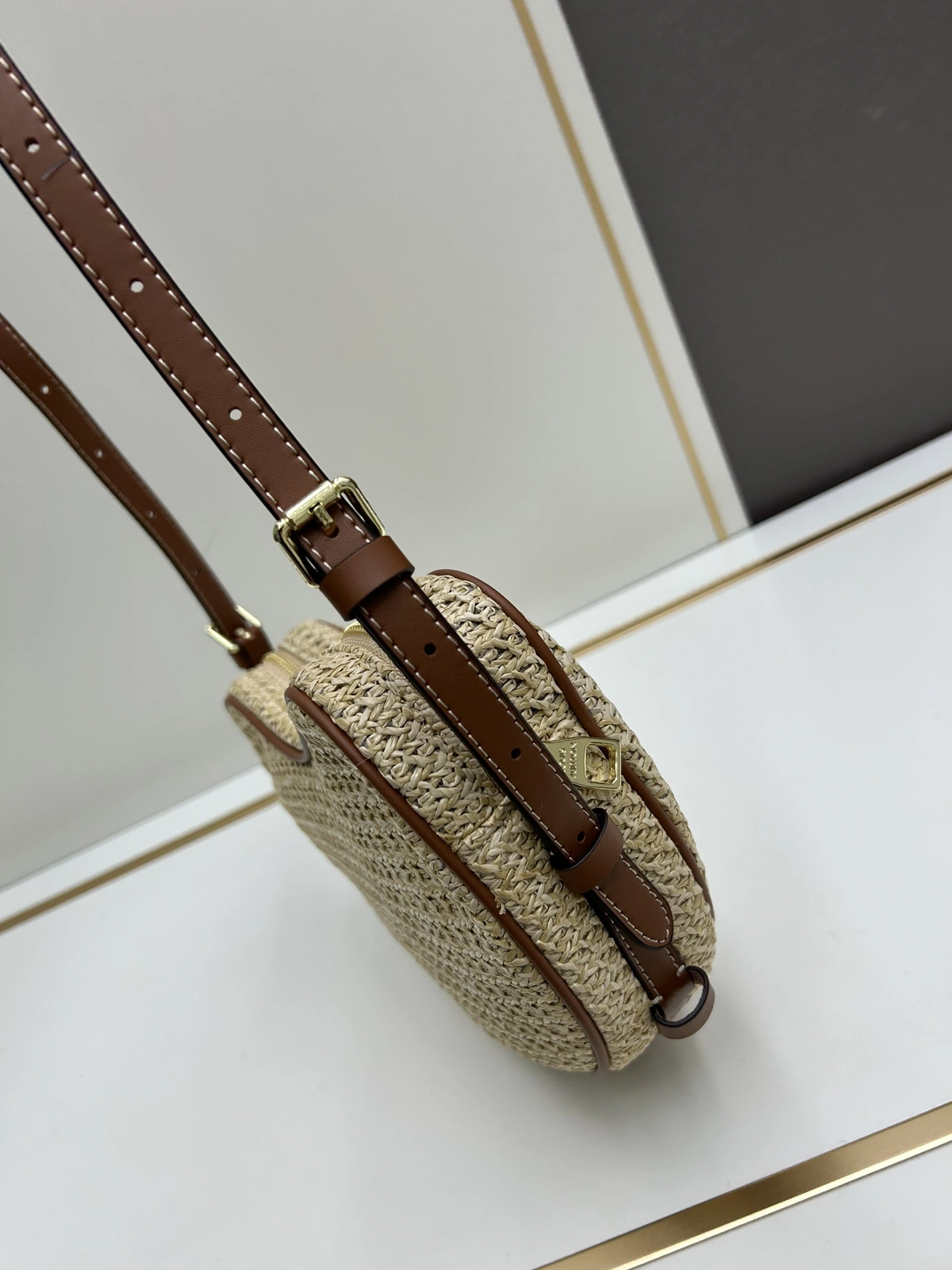 Louis Vuitton AAA Quality Messenger Bags For Women Sophisticated 603