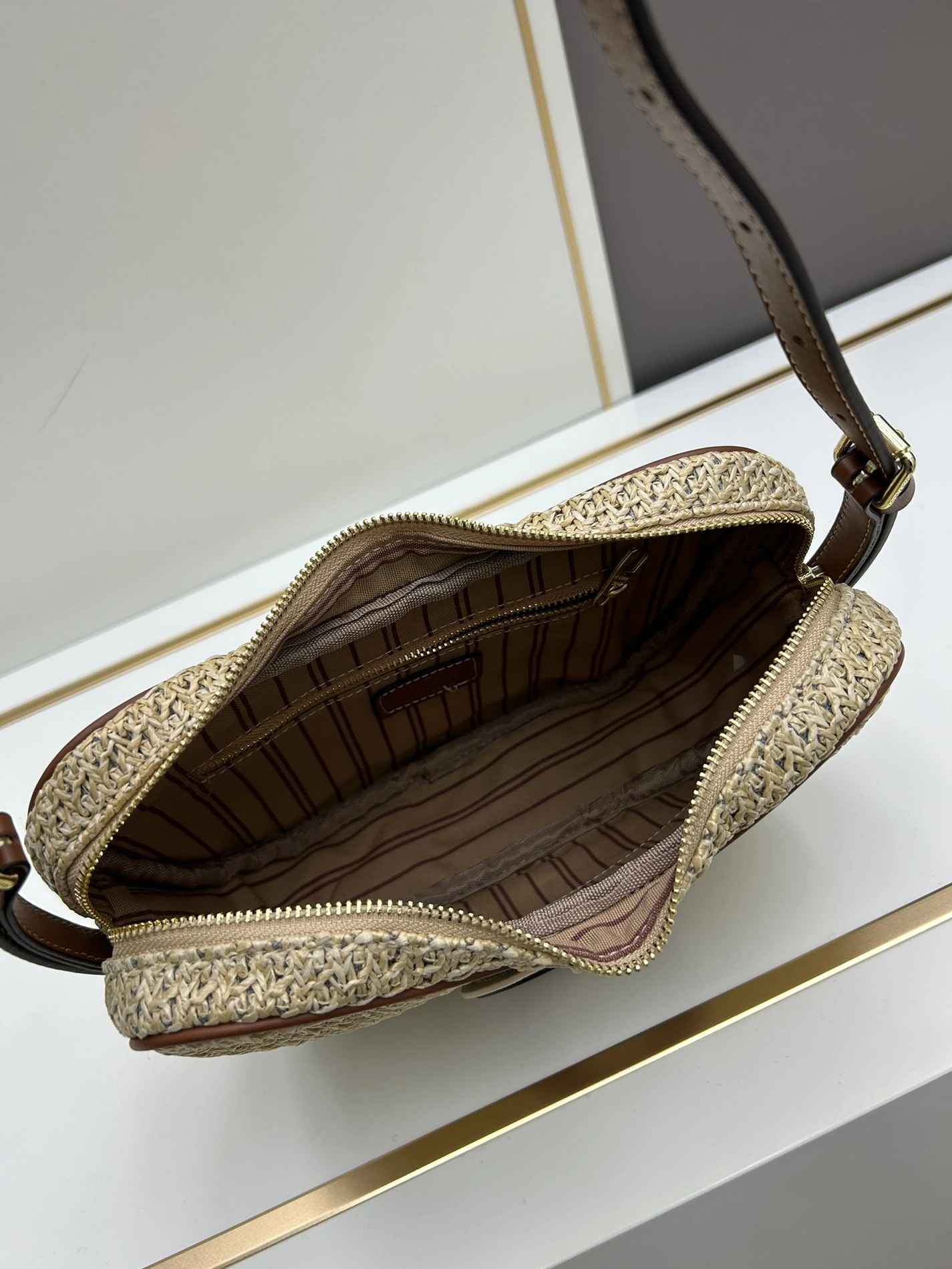 Louis Vuitton AAA Quality Messenger Bags For Women Sophisticated 603