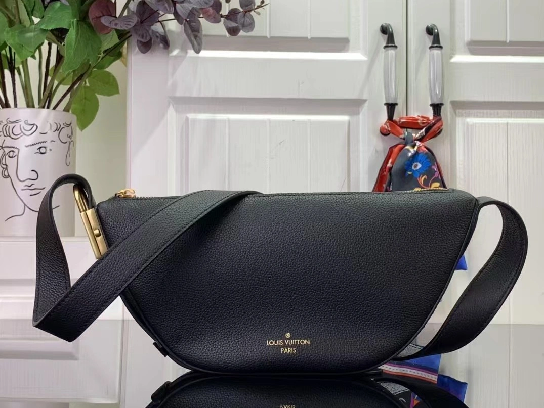 Louis Vuitton AAA Quality Messenger Bags For Women Sophisticated 7085