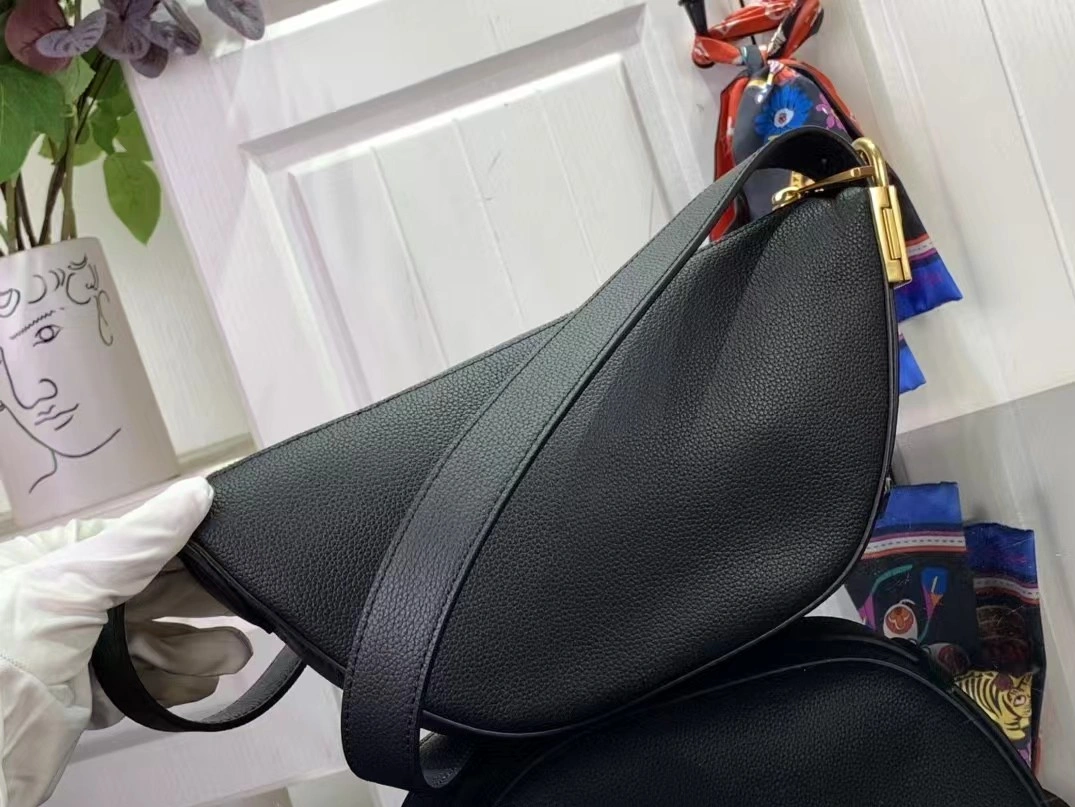 Louis Vuitton AAA Quality Messenger Bags For Women Sophisticated 7085