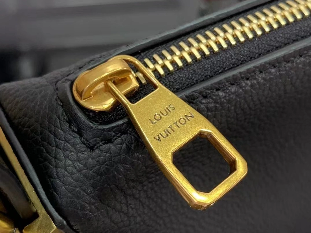 Louis Vuitton AAA Quality Messenger Bags For Women Sophisticated 7085