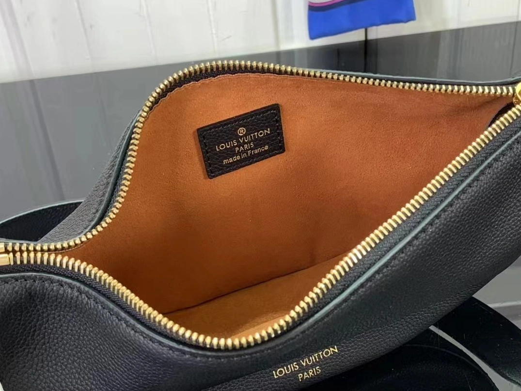 Louis Vuitton AAA Quality Messenger Bags For Women Sophisticated 7085
