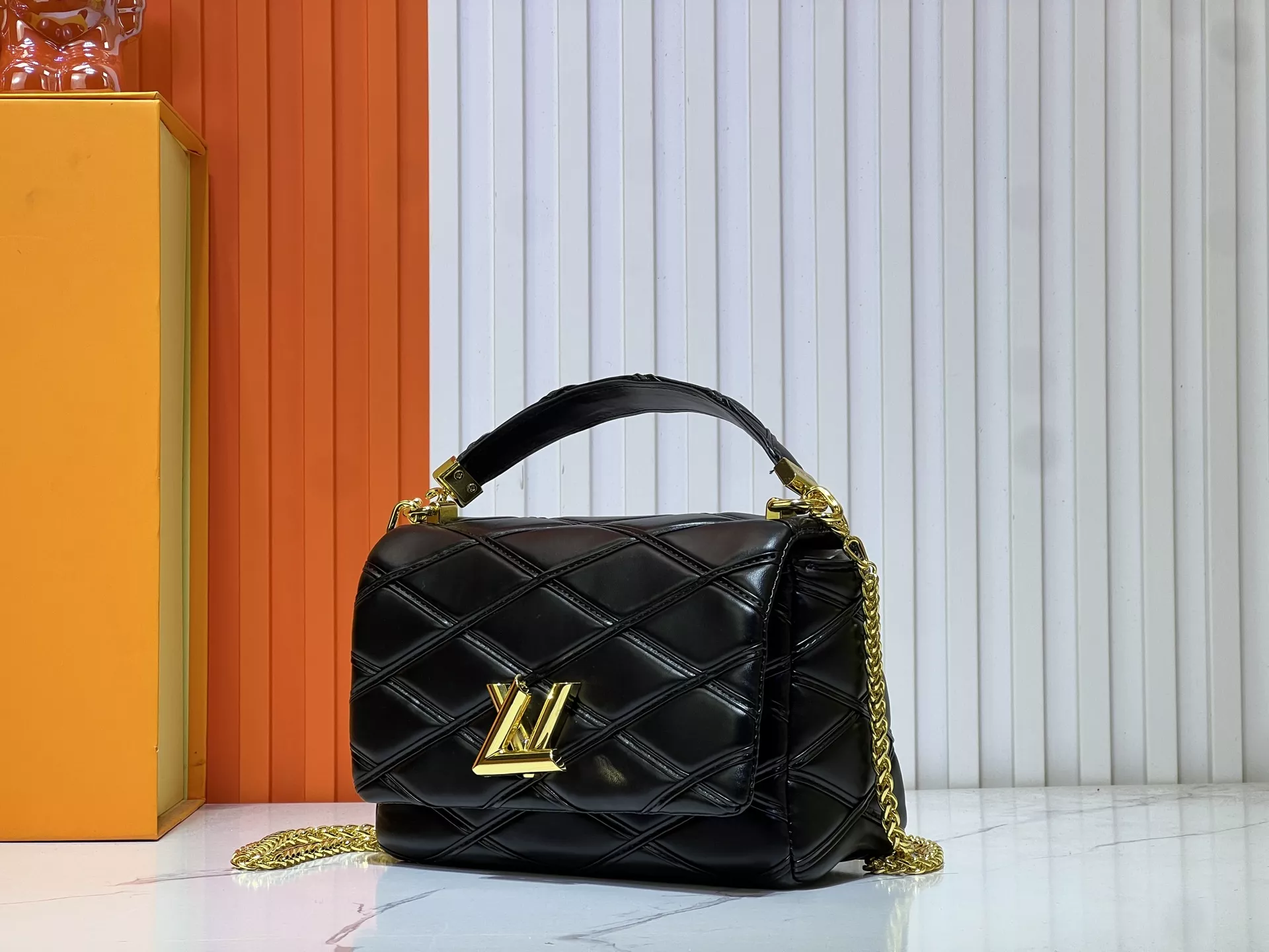 Louis Vuitton AAA Quality Messenger Bags For Women Sophisticated 7822