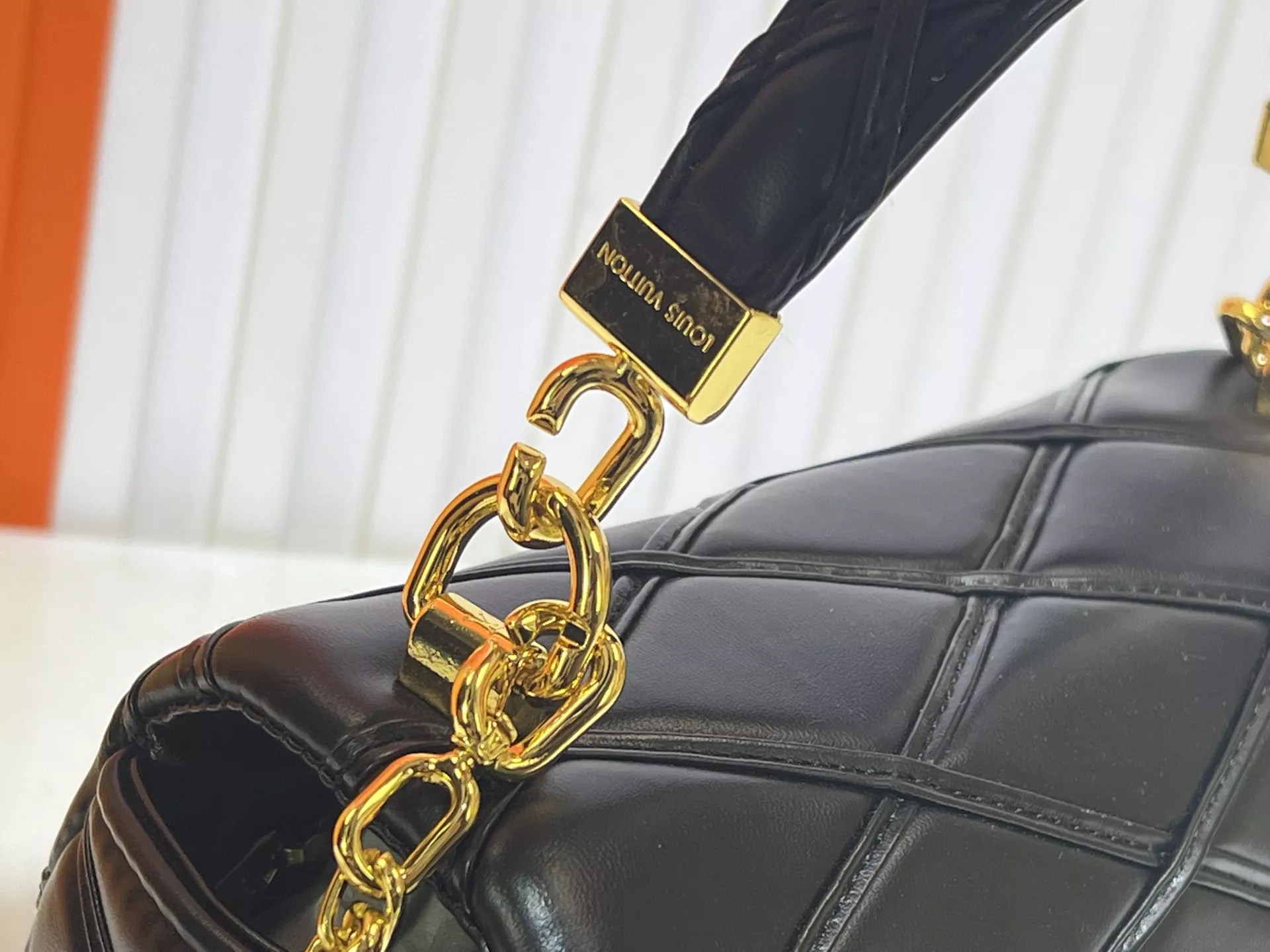 Louis Vuitton AAA Quality Messenger Bags For Women Sophisticated 7822