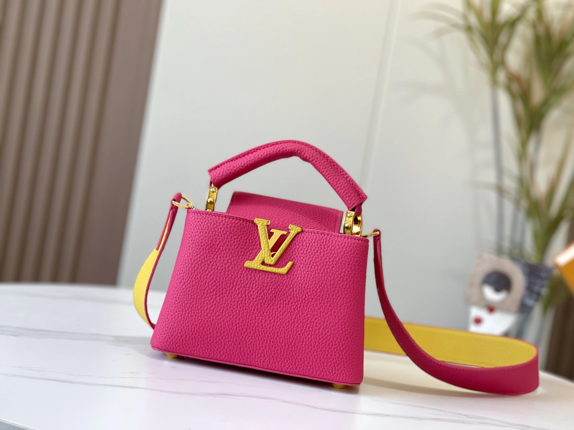 Louis Vuitton AAA Quality Messenger Bags For Women Sophisticated 9348