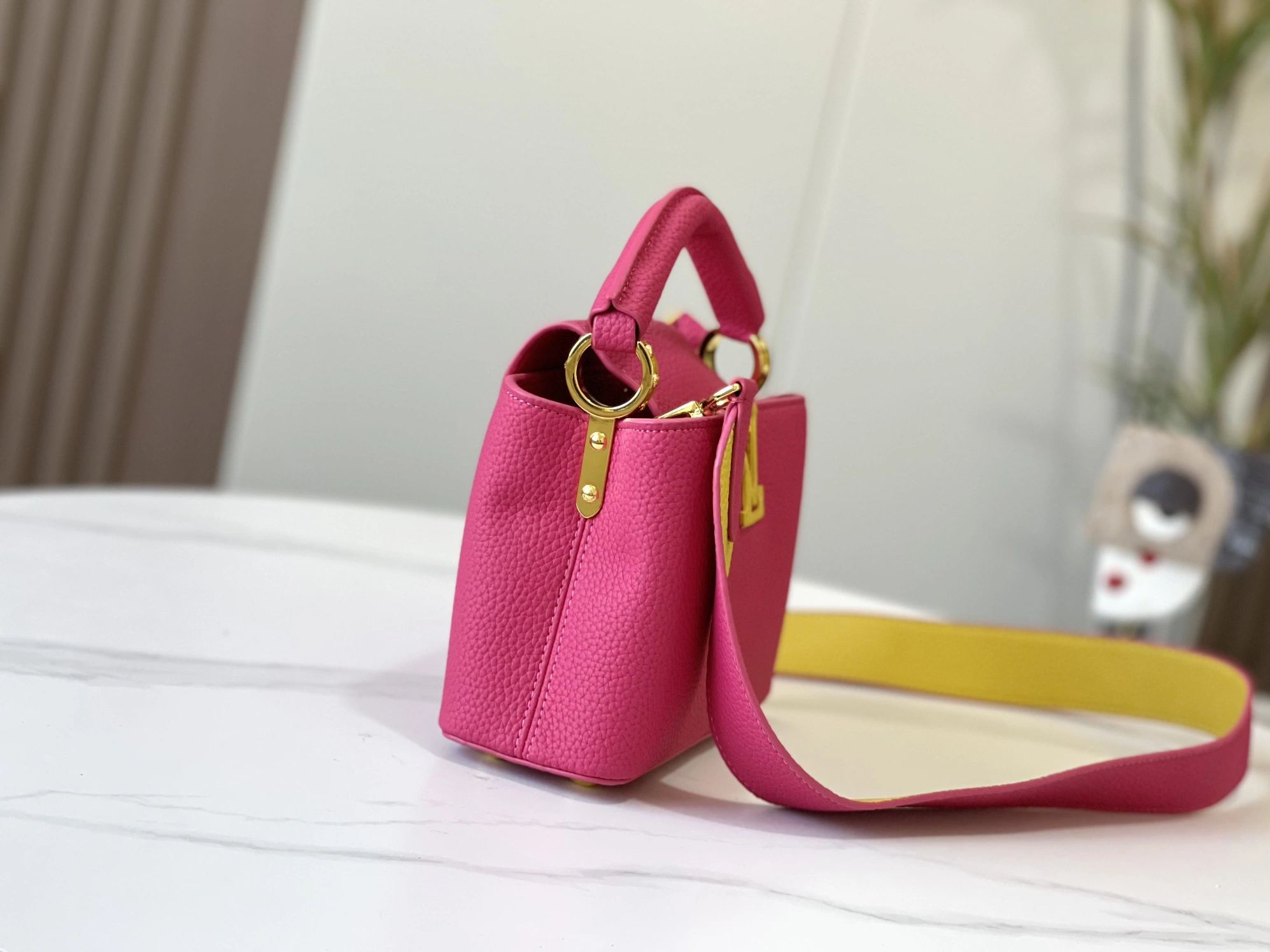 Louis Vuitton AAA Quality Messenger Bags For Women Sophisticated 9348