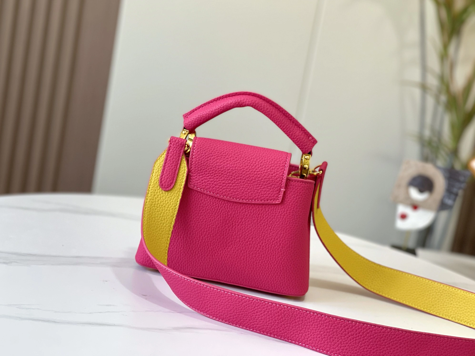 Louis Vuitton AAA Quality Messenger Bags For Women Sophisticated 9348