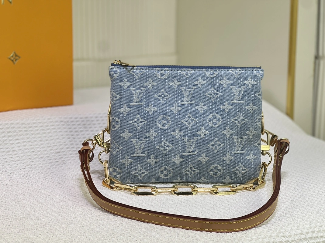 Louis Vuitton AAA Quality Messenger Bags For Women Sophisticated 9448
