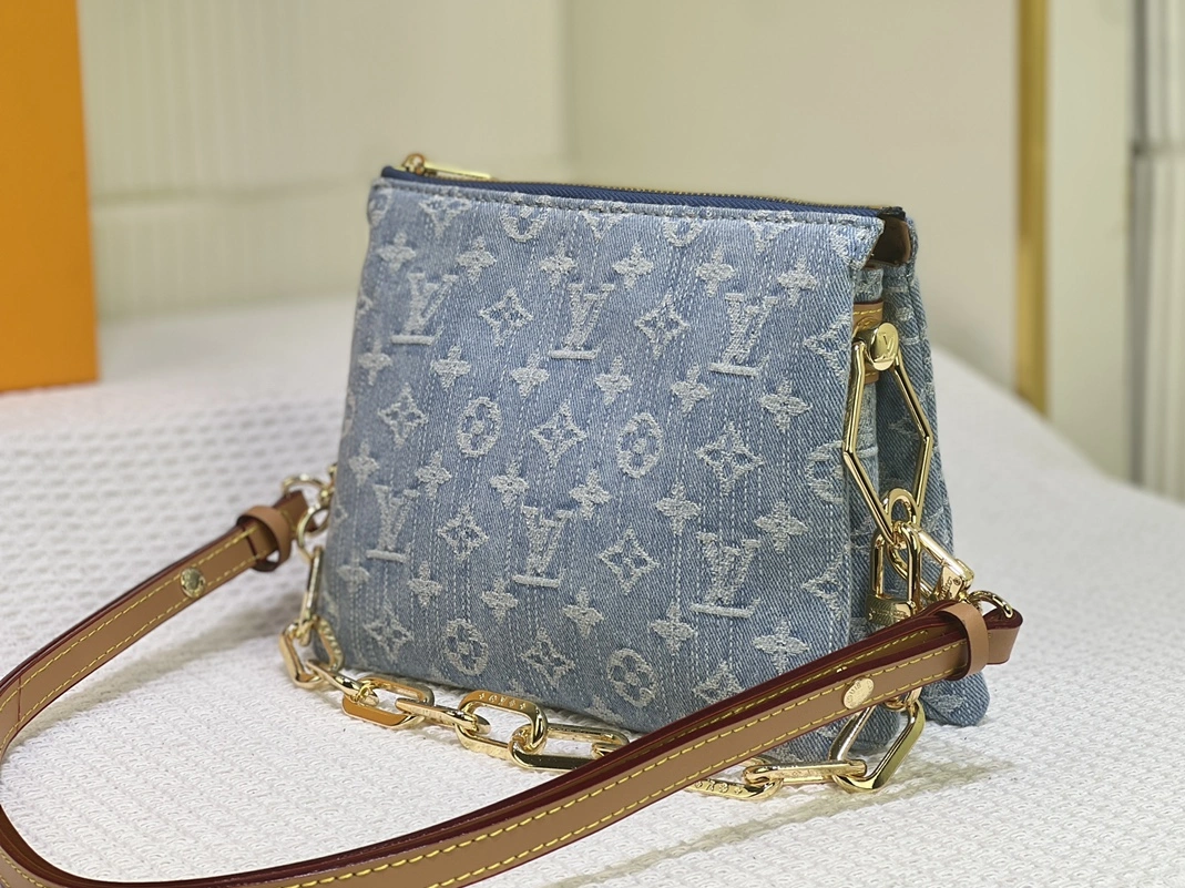Louis Vuitton AAA Quality Messenger Bags For Women Sophisticated 9448