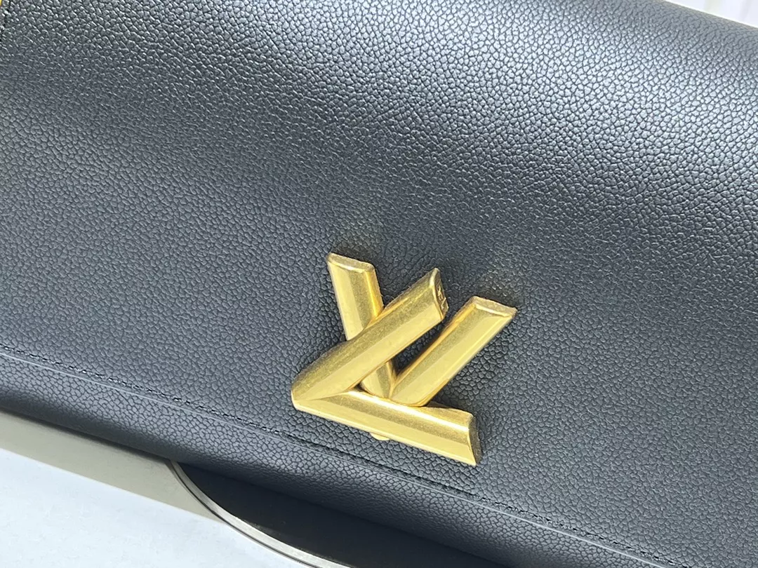 Louis Vuitton AAA Quality Messenger Bags For Women SportInspired 142