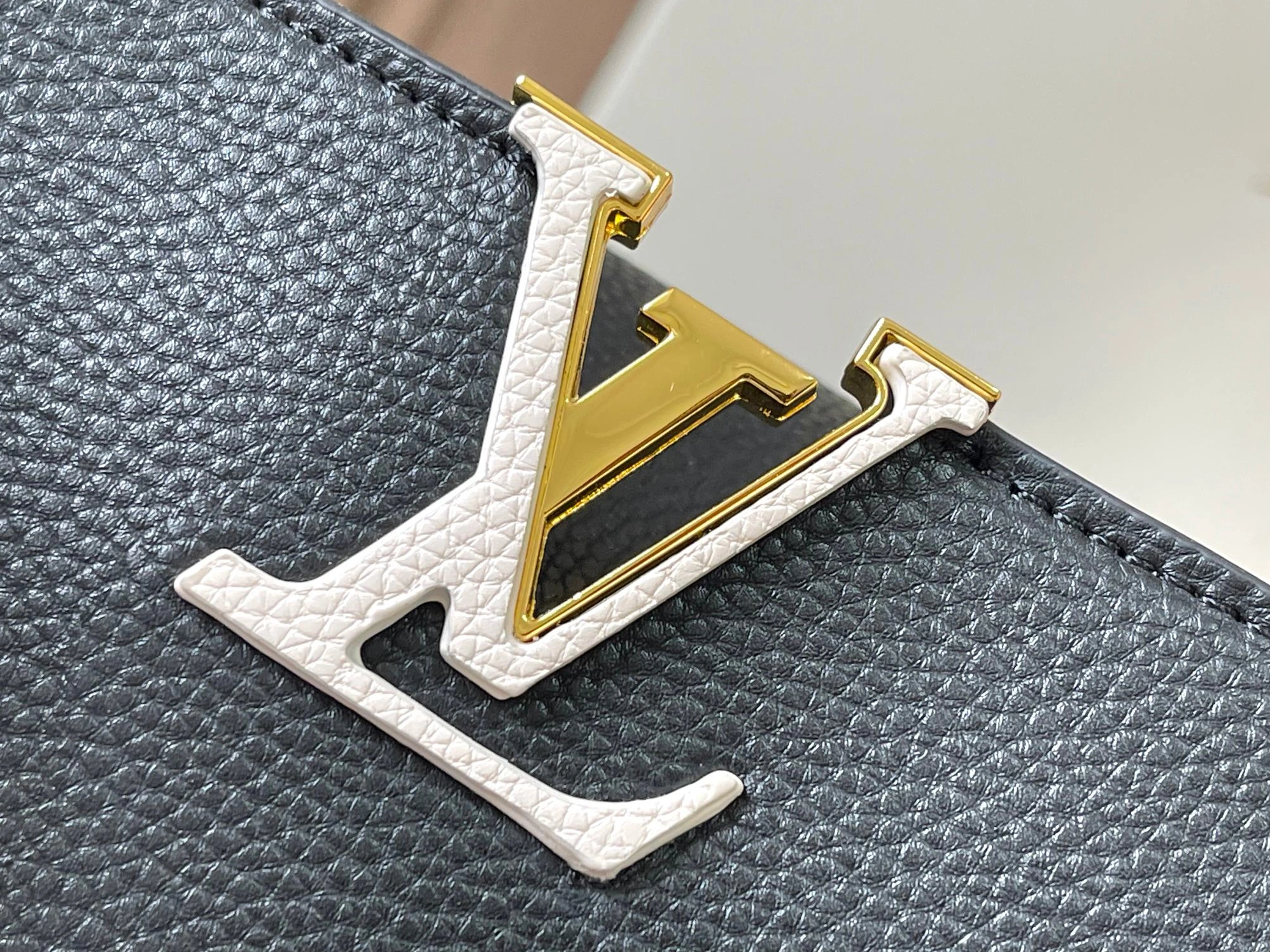 Louis Vuitton AAA Quality Messenger Bags For Women SportInspired 4665