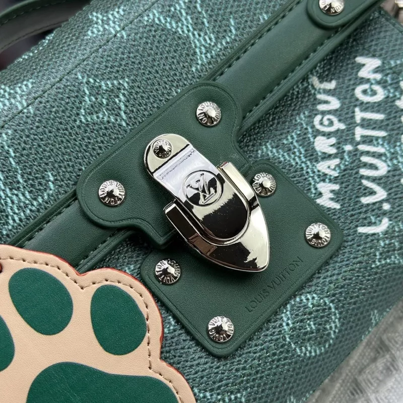 Louis Vuitton AAA Quality Messenger Bags For Women SportInspired 8138