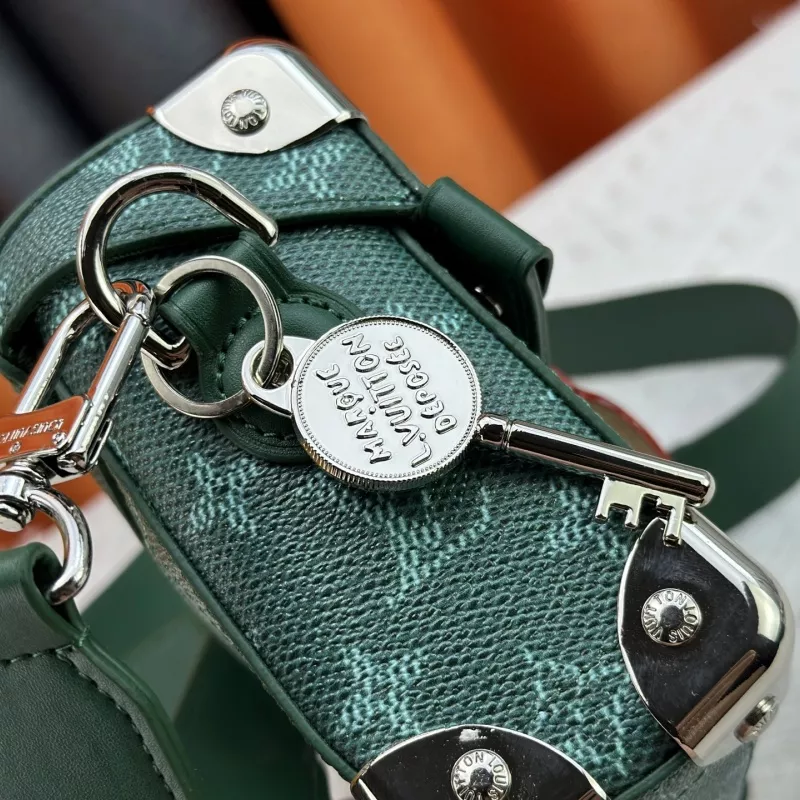 Louis Vuitton AAA Quality Messenger Bags For Women SportInspired 8138
