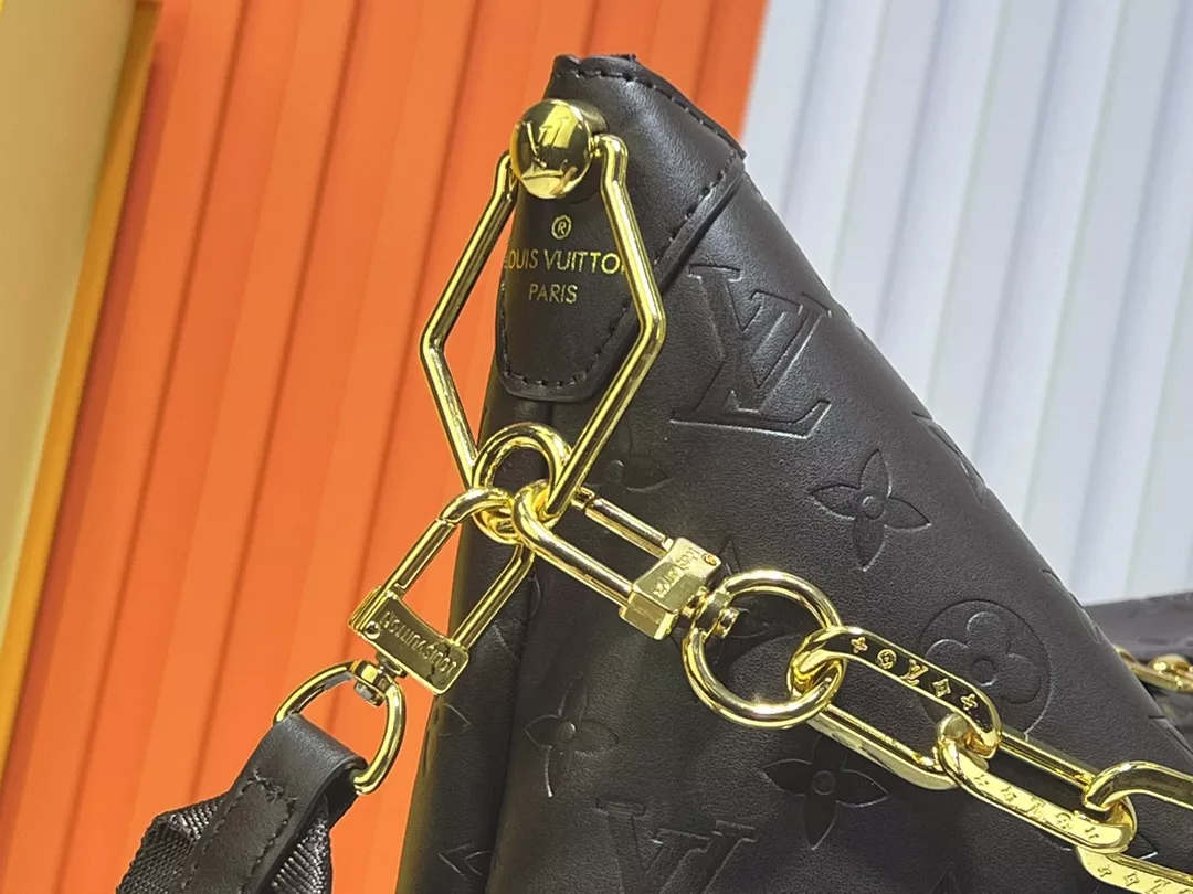 Louis Vuitton AAA Quality Messenger Bags For Women StreetReady 2763