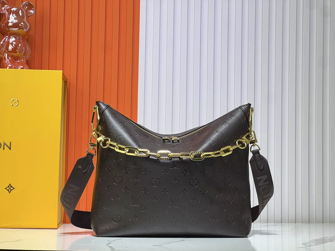 Louis Vuitton AAA Quality Messenger Bags For Women StreetReady 2763