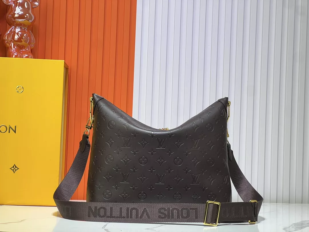 Louis Vuitton AAA Quality Messenger Bags For Women StreetReady 2763