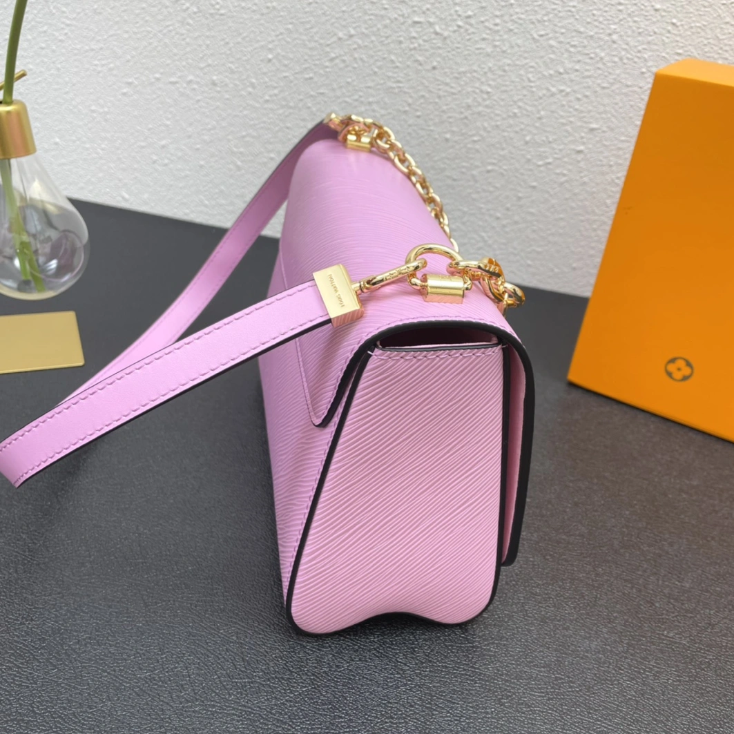 Louis Vuitton AAA Quality Messenger Bags For Women StreetReady 5273