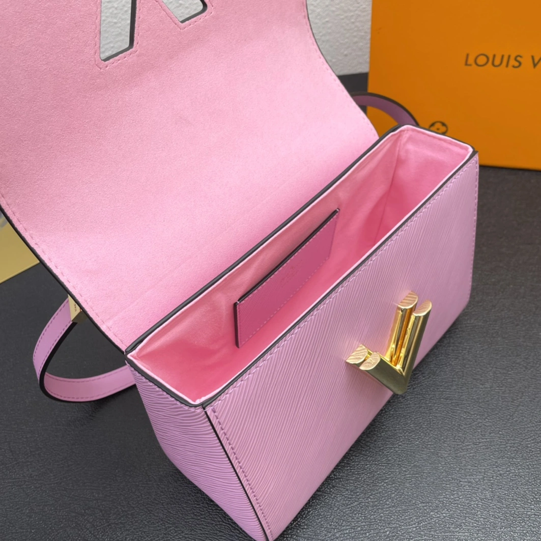 Louis Vuitton AAA Quality Messenger Bags For Women StreetReady 5273