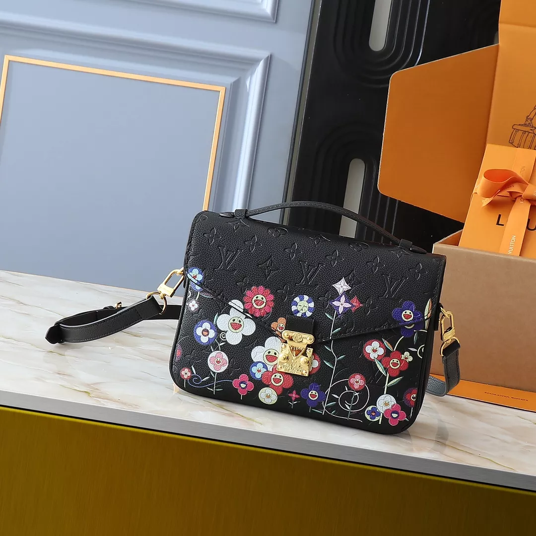 Louis Vuitton AAA Quality Messenger Bags For Women StreetReady 5646