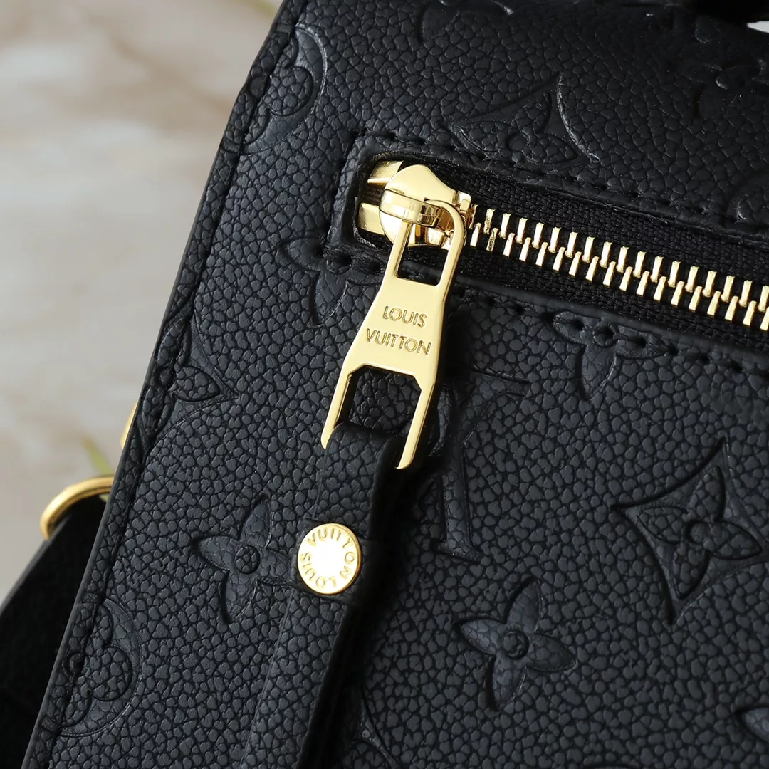 Louis Vuitton AAA Quality Messenger Bags For Women StreetReady 5646