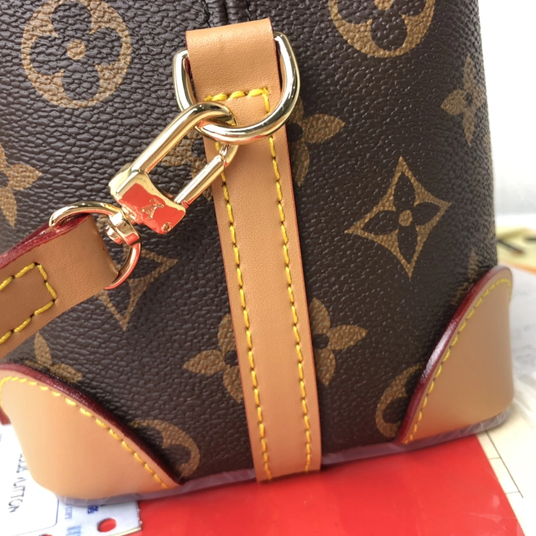 Louis Vuitton AAA Quality Messenger Bags For Women StreetReady 8470