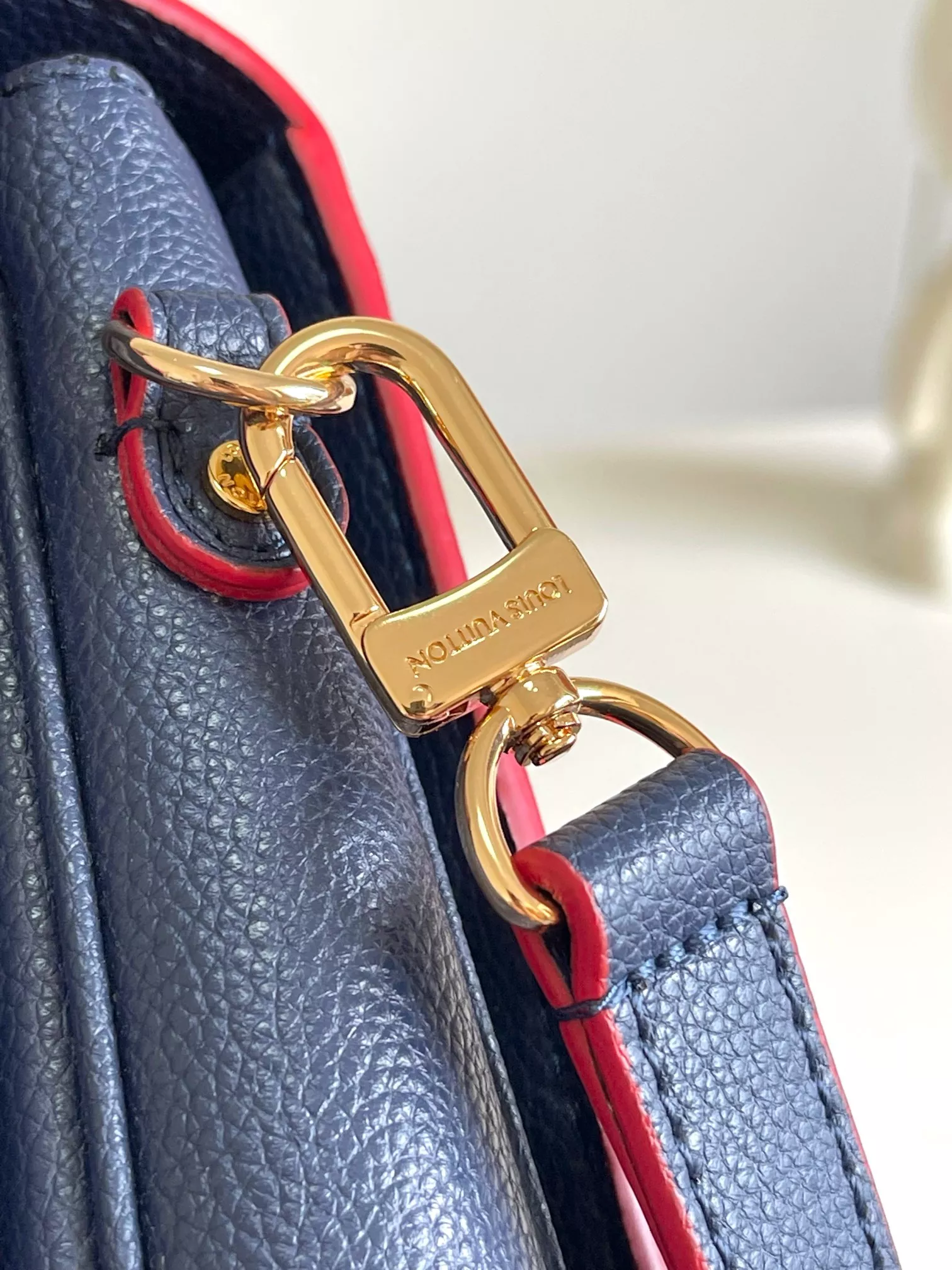 Louis Vuitton AAA Quality Messenger Bags For Women Stylish 1743
