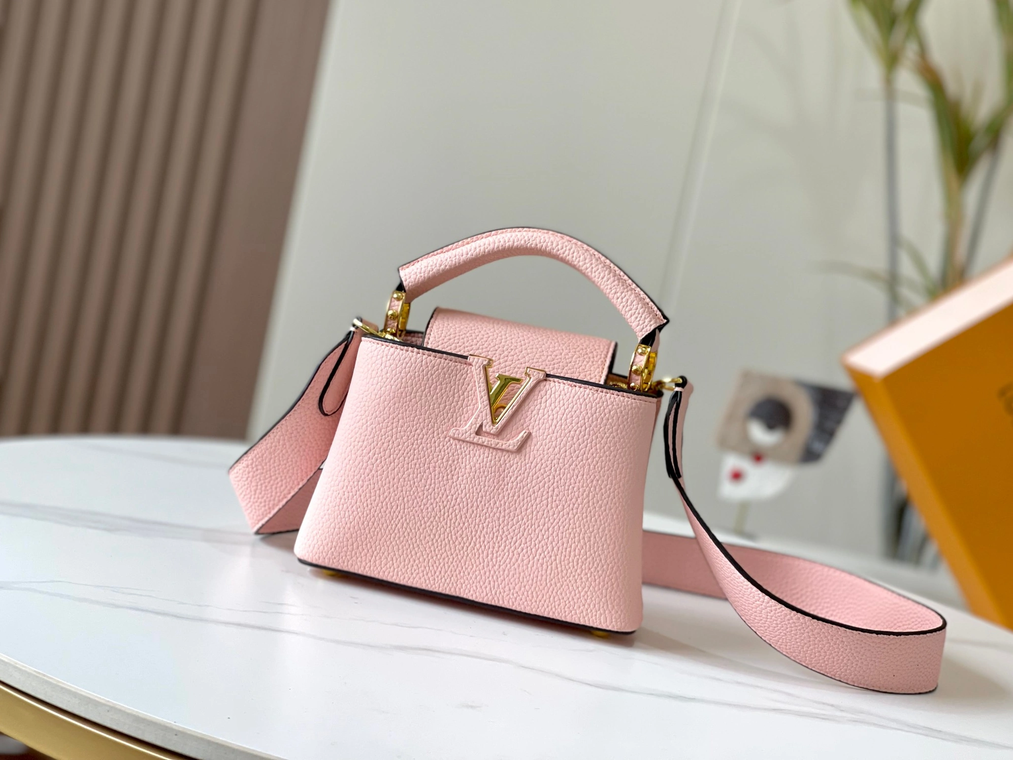 Louis Vuitton AAA Quality Messenger Bags For Women Stylish 8171