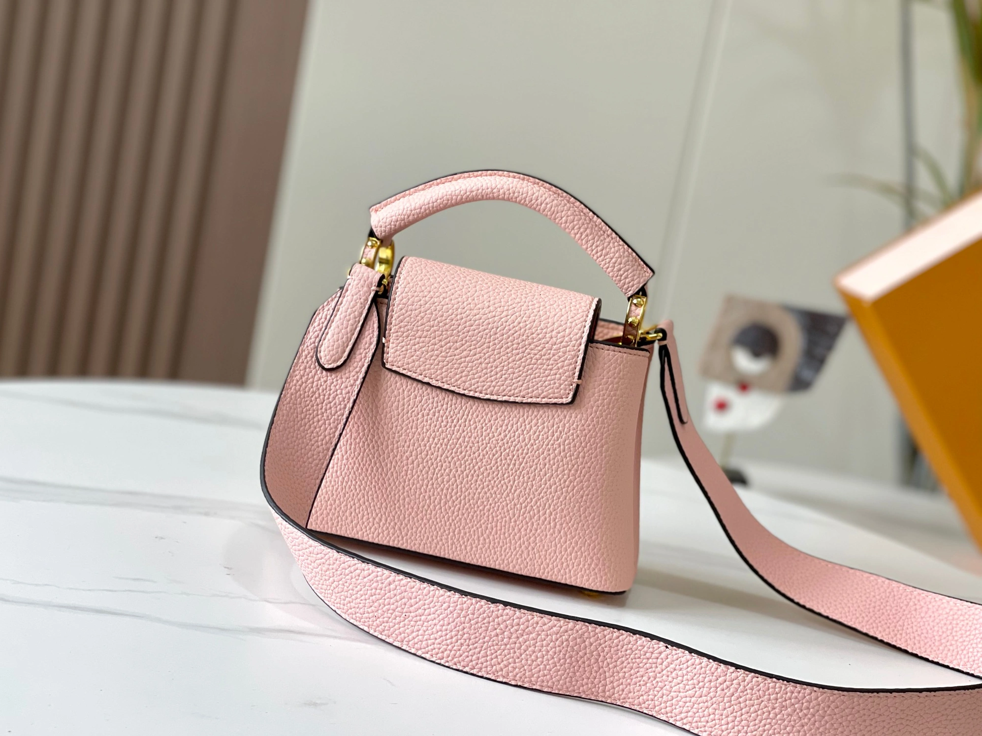 Louis Vuitton AAA Quality Messenger Bags For Women Stylish 8171