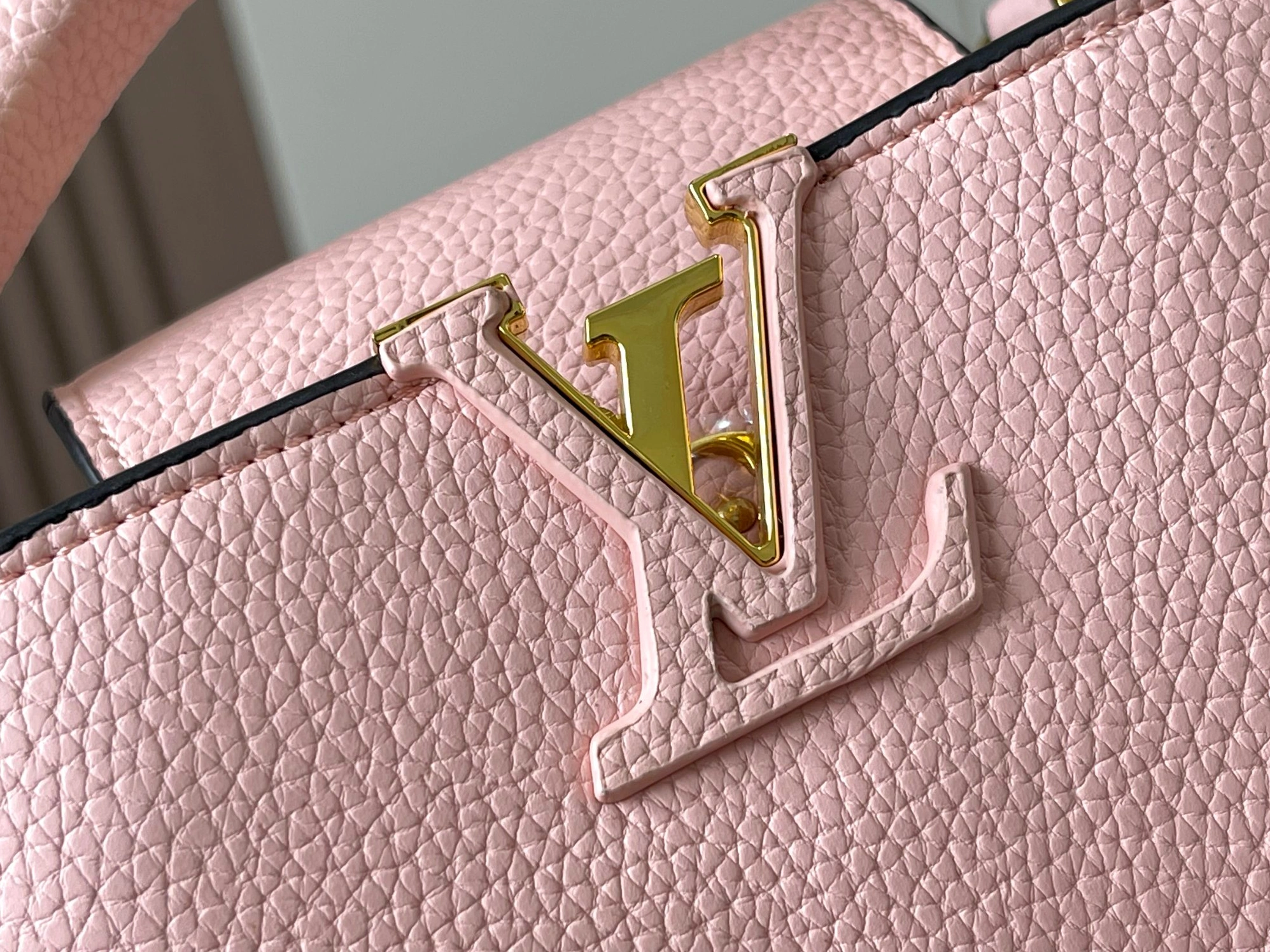 Louis Vuitton AAA Quality Messenger Bags For Women Stylish 8171