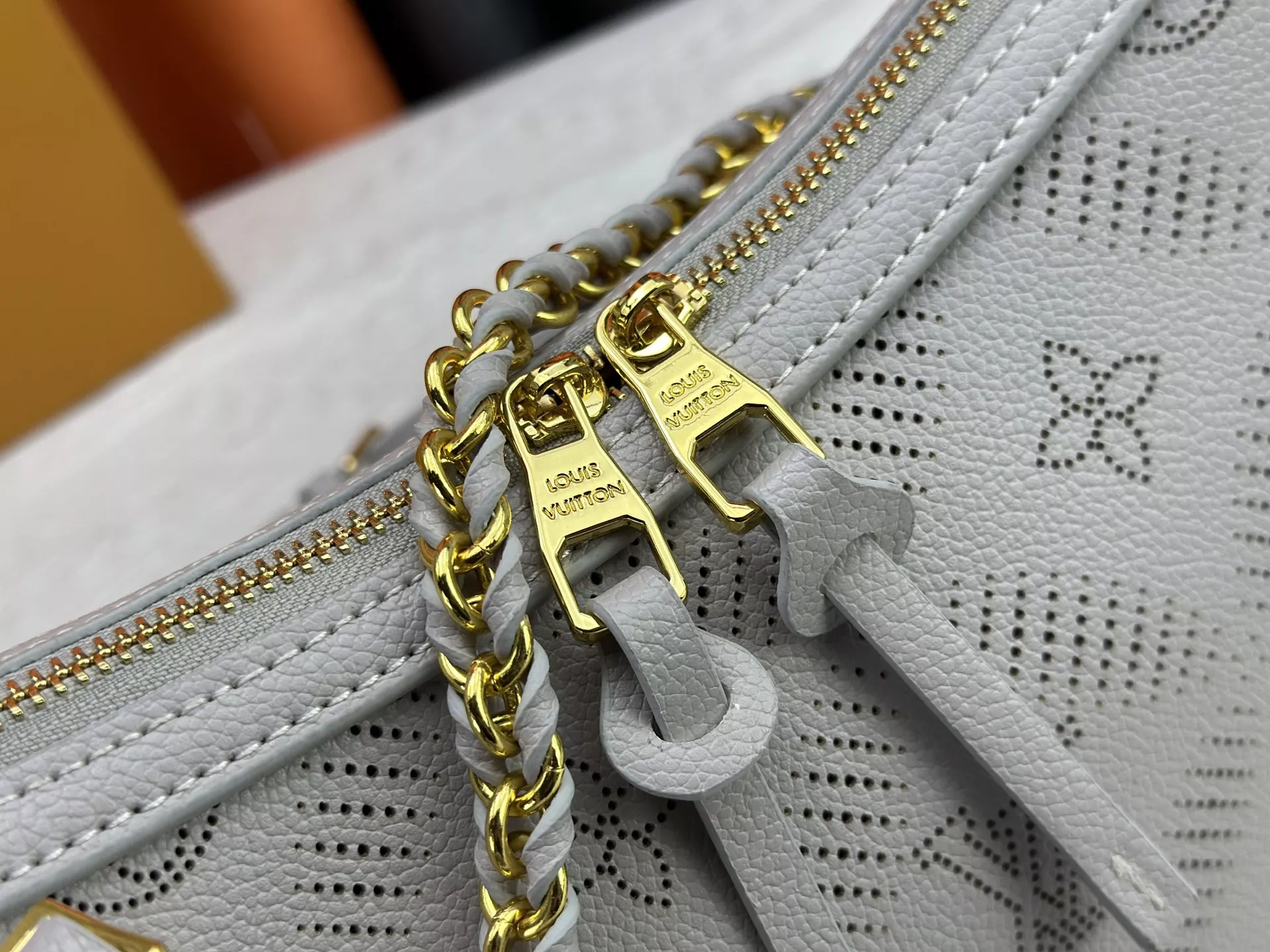 Louis Vuitton AAA Quality Messenger Bags For Women Stylish 9694