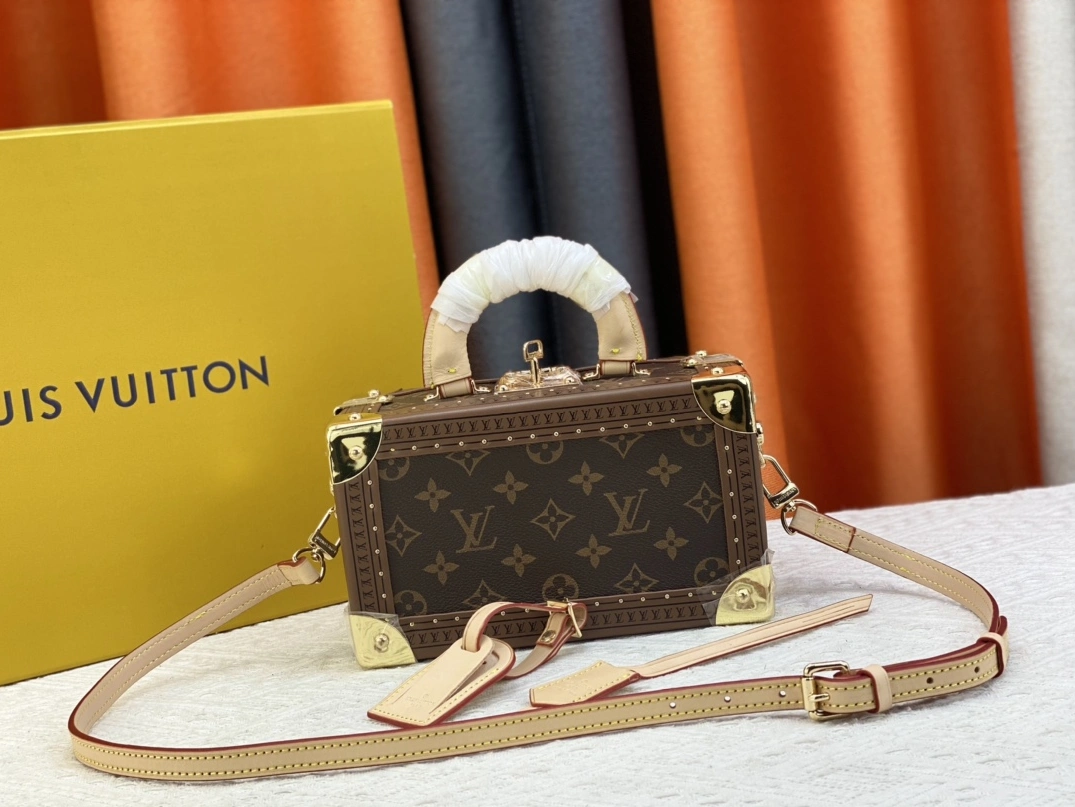 Louis Vuitton AAA Quality Messenger Bags For Women Timeless 3566