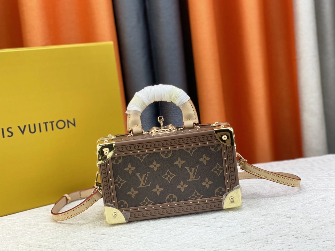 Louis Vuitton AAA Quality Messenger Bags For Women Timeless 3566