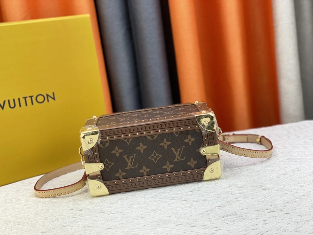 Louis Vuitton AAA Quality Messenger Bags For Women Timeless 3566