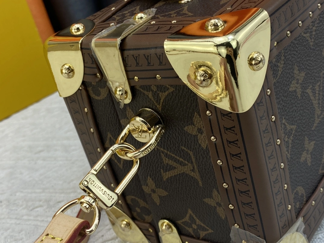 Louis Vuitton AAA Quality Messenger Bags For Women Timeless 3566