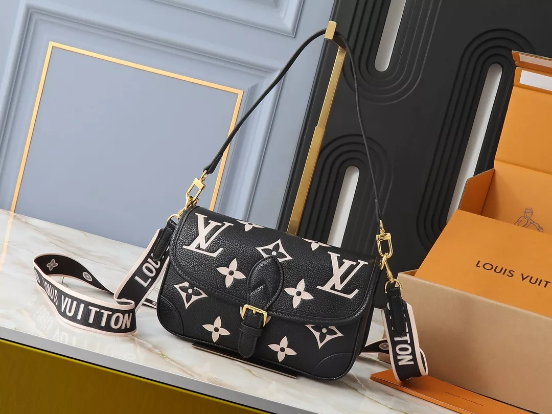 Louis Vuitton AAA Quality Messenger Bags For Women Timeless 7487