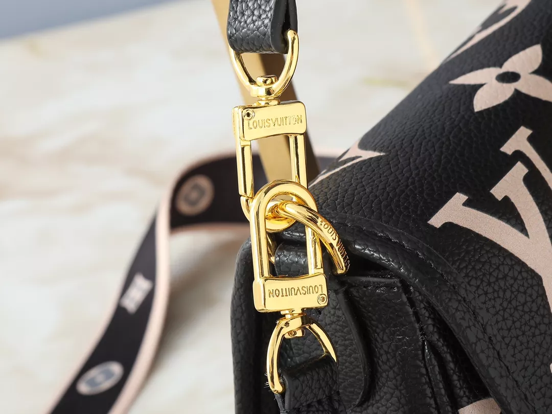 Louis Vuitton AAA Quality Messenger Bags For Women Timeless 7487