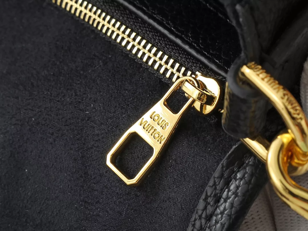 Louis Vuitton AAA Quality Messenger Bags For Women Timeless 7487