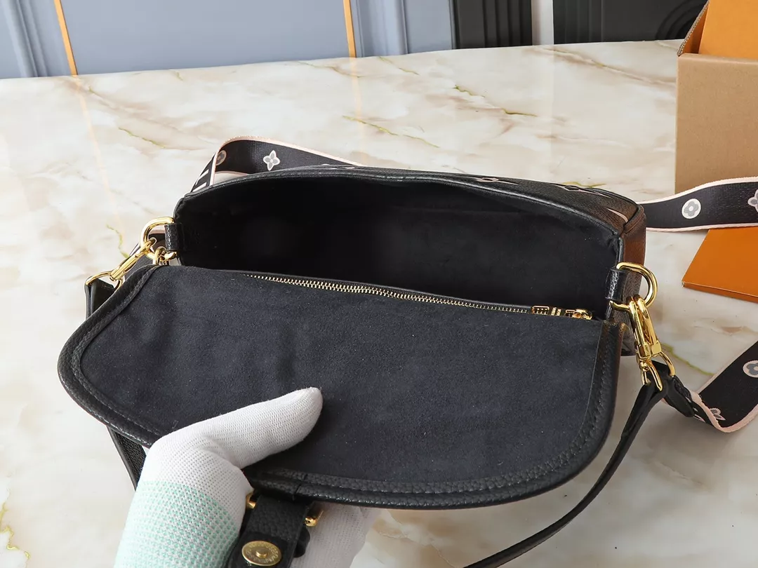 Louis Vuitton AAA Quality Messenger Bags For Women Timeless 7487