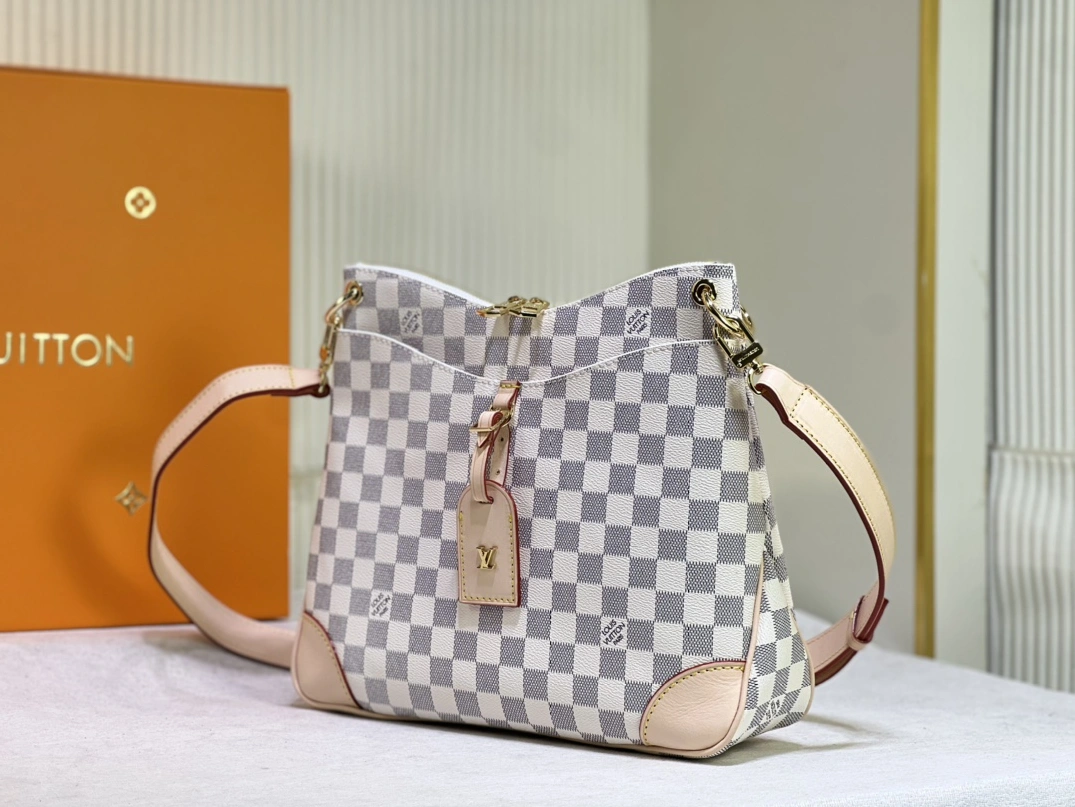 Louis Vuitton AAA Quality Messenger Bags For Women TopPick 959
