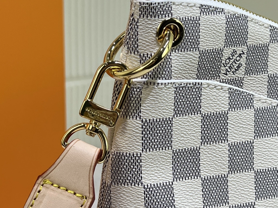 Louis Vuitton AAA Quality Messenger Bags For Women TopPick 959