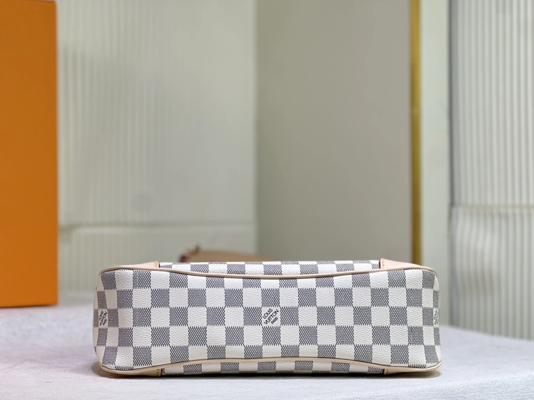 Louis Vuitton AAA Quality Messenger Bags For Women TopPick 959